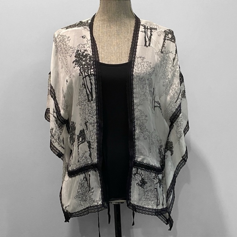 Matty M Black and White Women's Silk blouse Size XSMALL